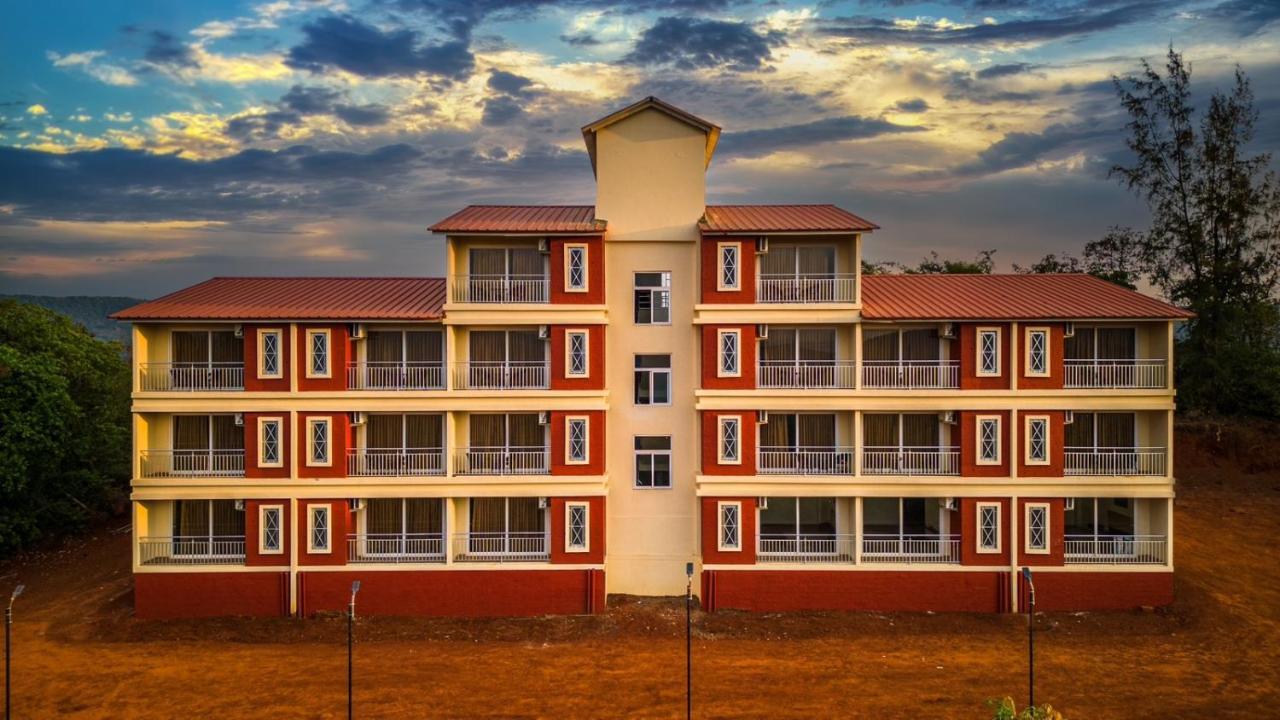 Chinar Woods Resort Dāpoli Dış mekan fotoğraf